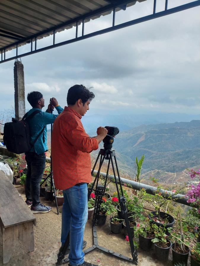 Giftland Homestay Āīzawl Buitenkant foto