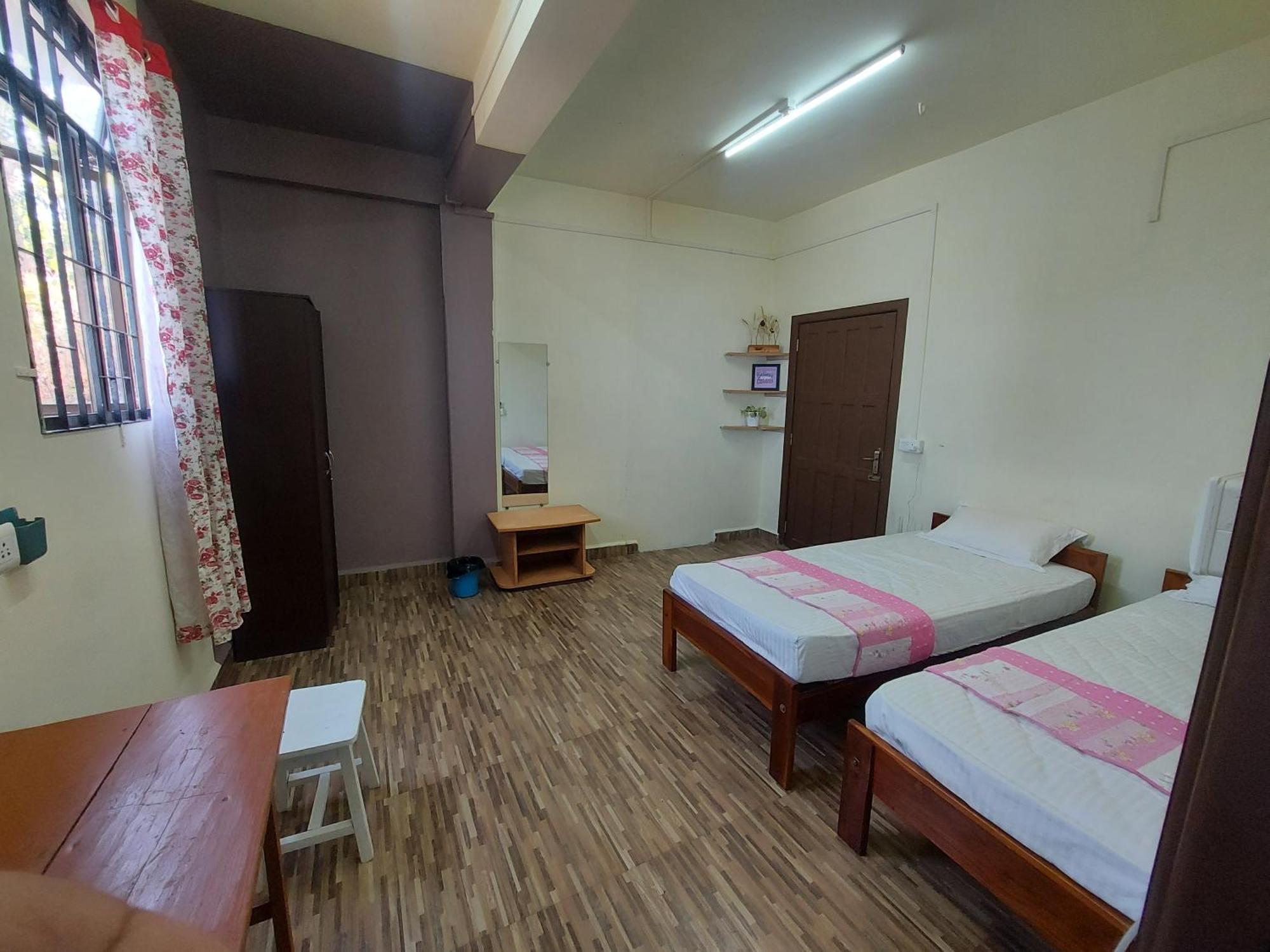 Giftland Homestay Āīzawl Buitenkant foto