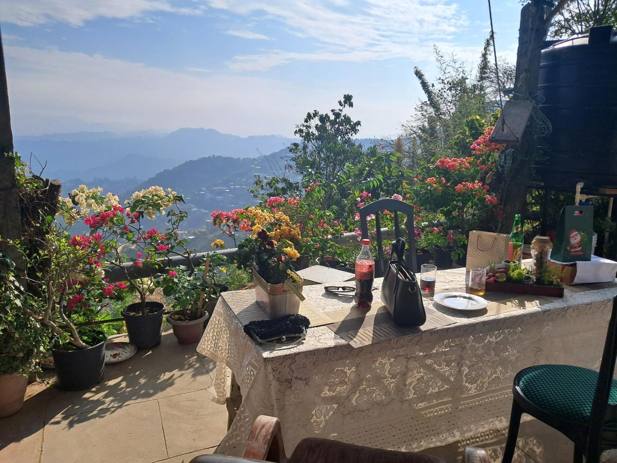 Giftland Homestay Āīzawl Buitenkant foto